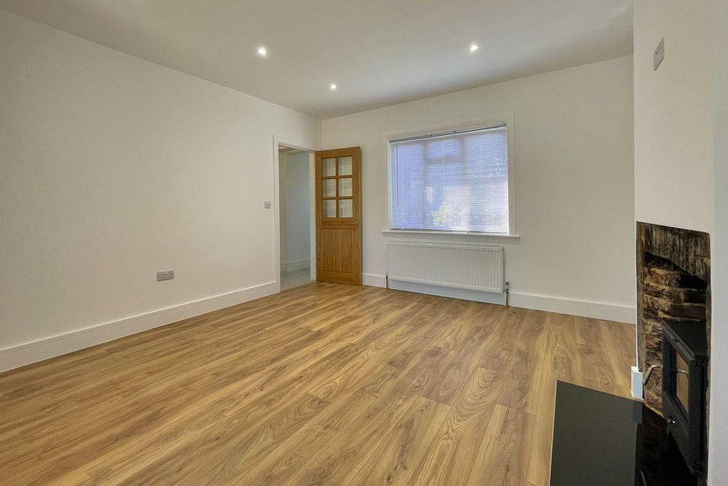 Property photo 3 of 42