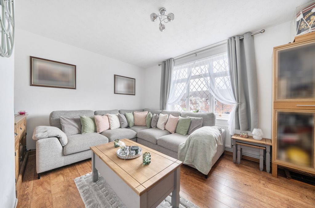Property photo 3 of 26 -6A3556Adcf53A-l-1-6A32E4d36A93A-1470926-17-6A3280De4Cceb-1