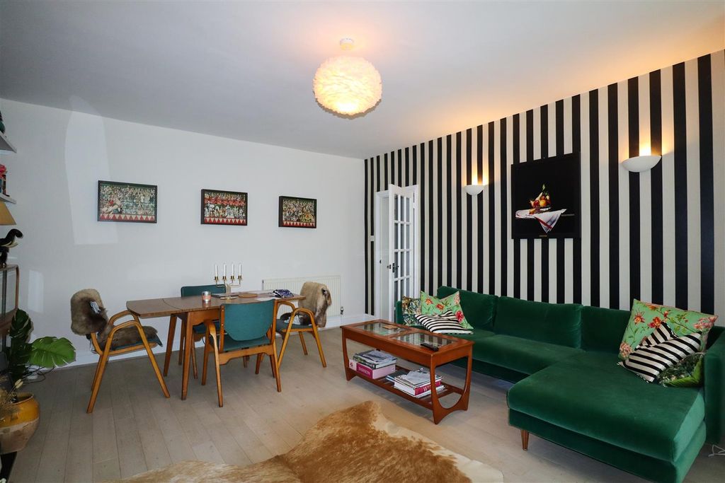 Property photo 1 of 15 Living Room