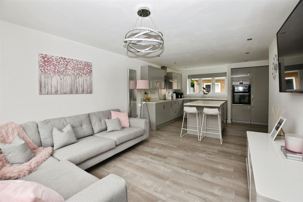 Property photo 3 of 20 Living Kitchen / Diner