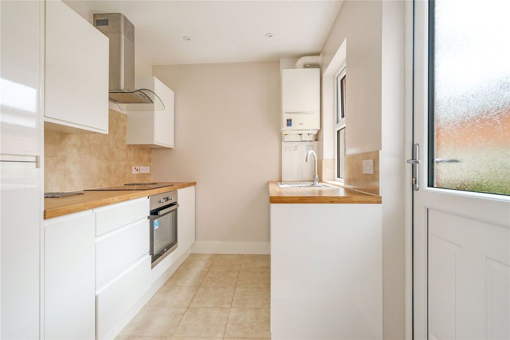 Property photo 2 of 11 Kitchen