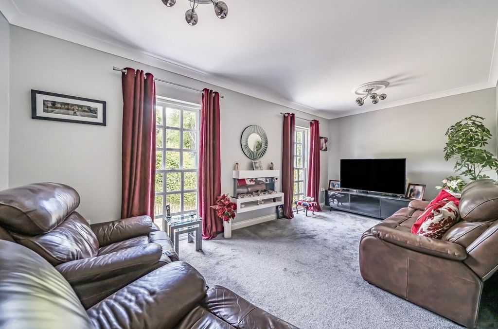 Property photo 2 of 25 Sitting Room