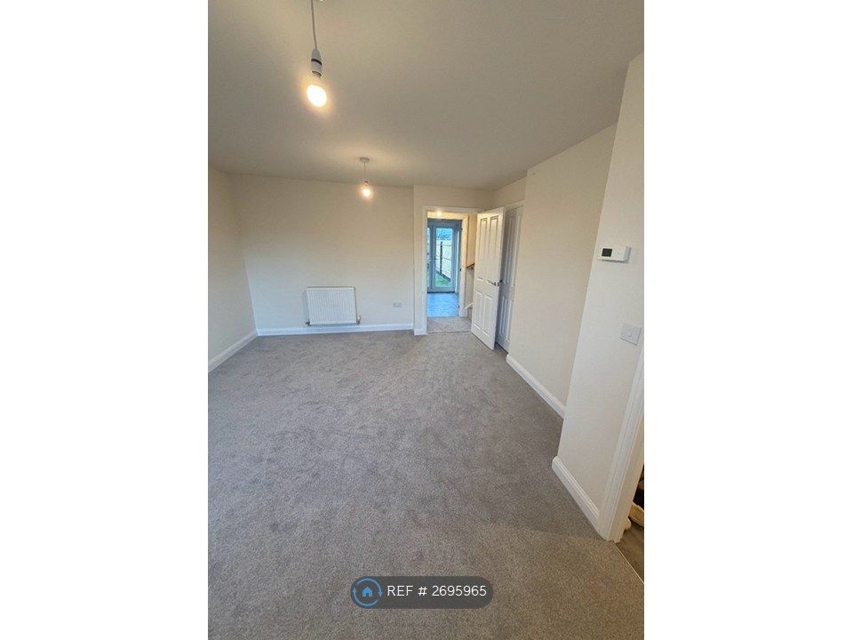 Property photo 2 of 13 Lounge