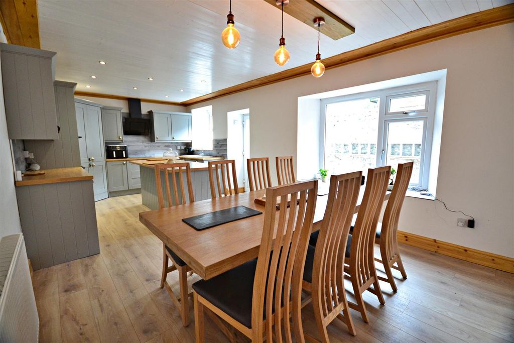 Property photo 2 of 28 60.Jpg