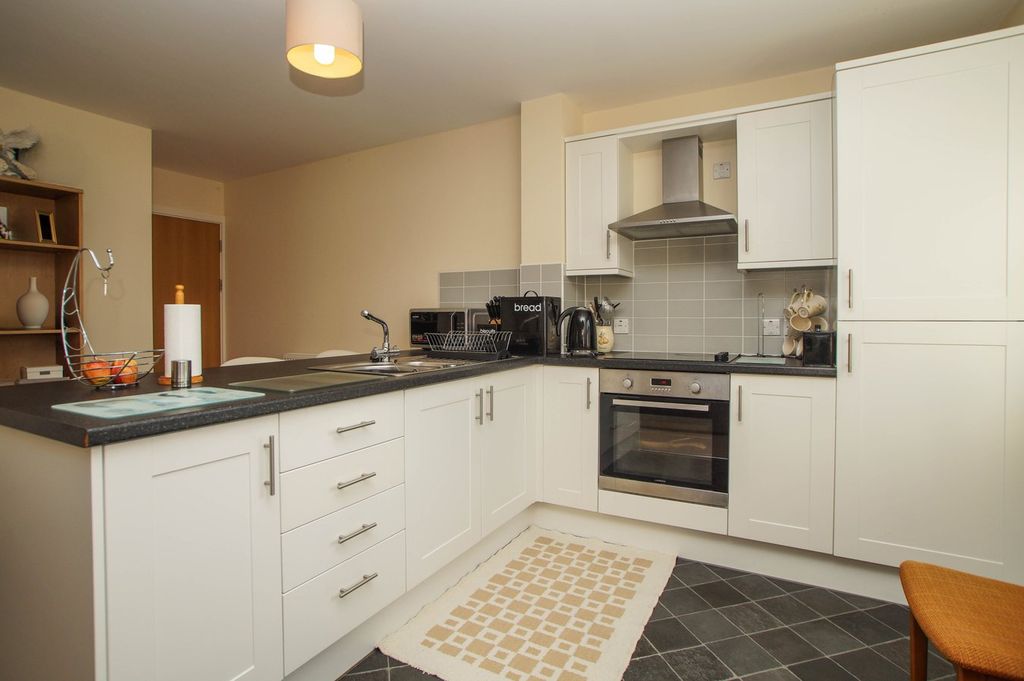 Property photo 3 of 16 Kitchen Area