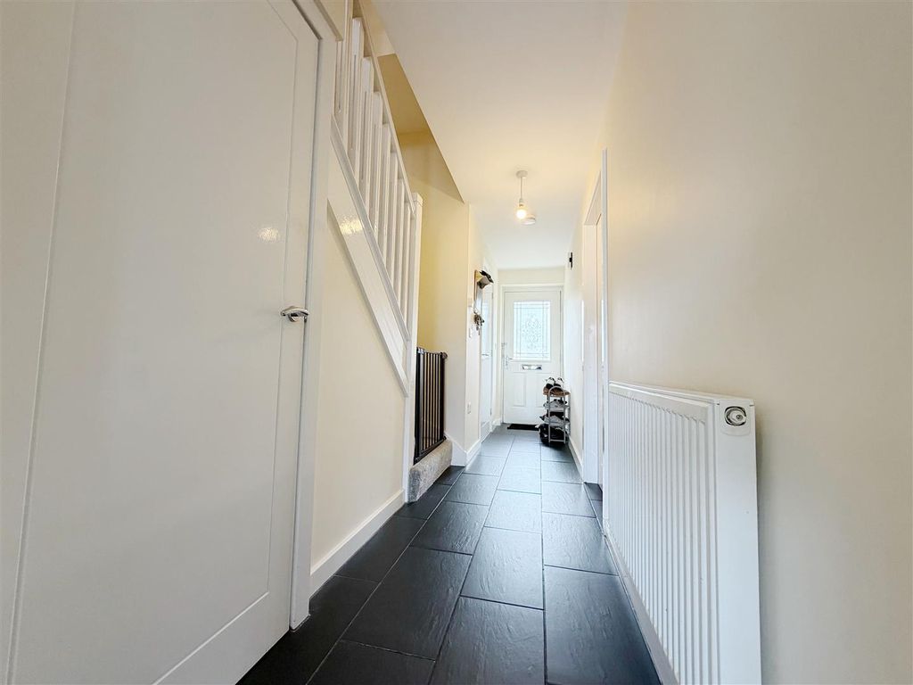 Property photo 2 of 20 Entrance Hall