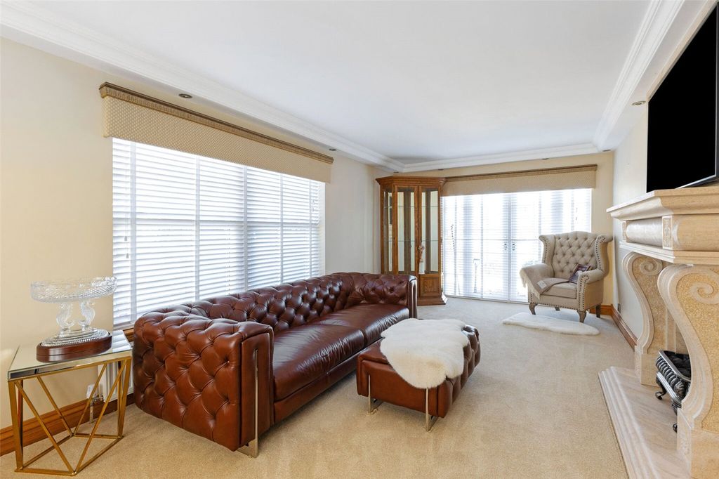 Property photo 3 of 16 Sitting Room