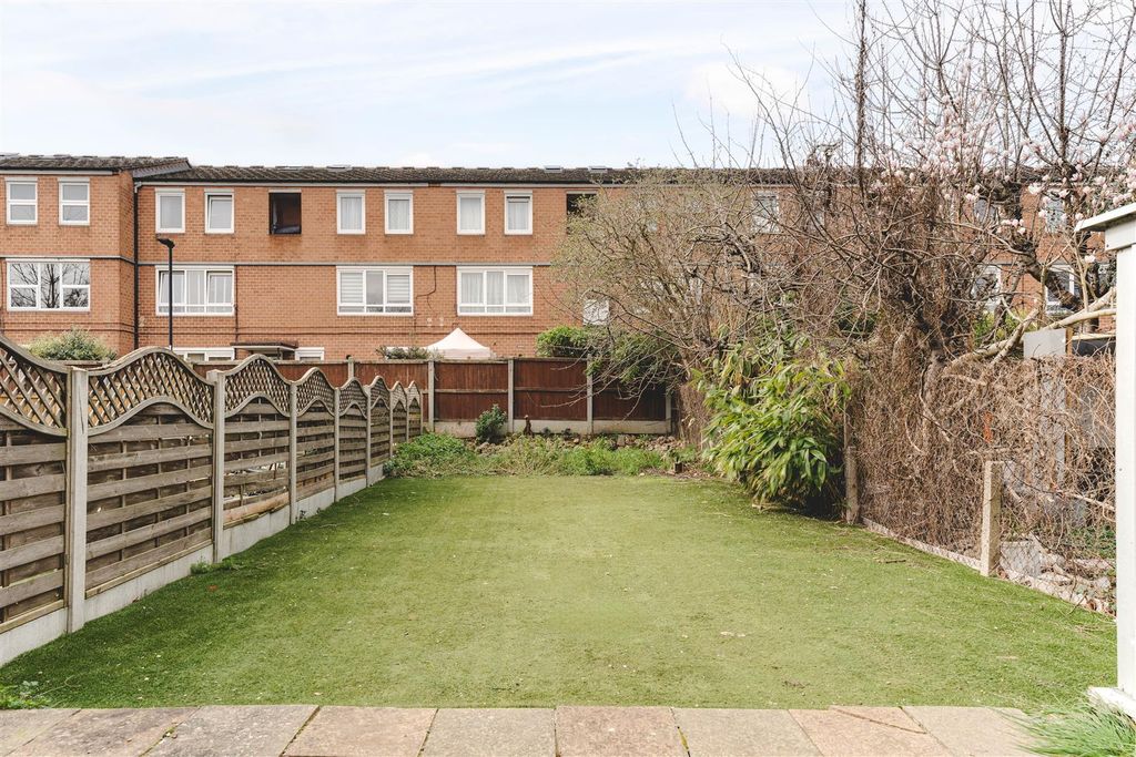 Property photo 3 of 13 Daubeney Road-13.Jpg