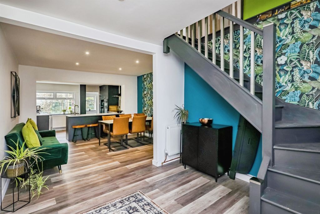 Property photo 3 of 34