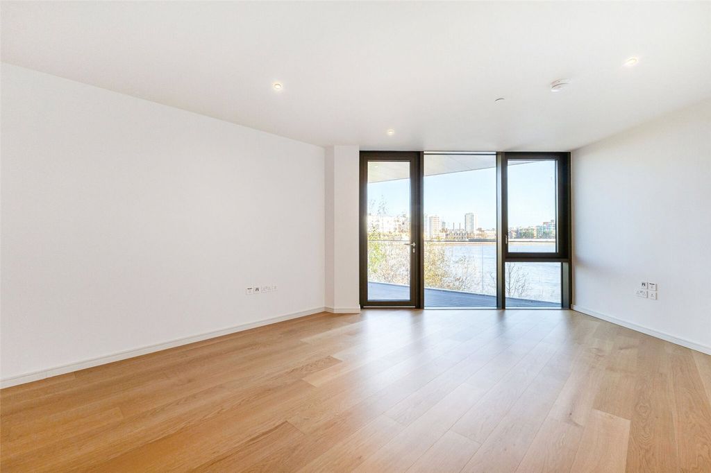 Property photo 2 of 33 Kitchen/Living