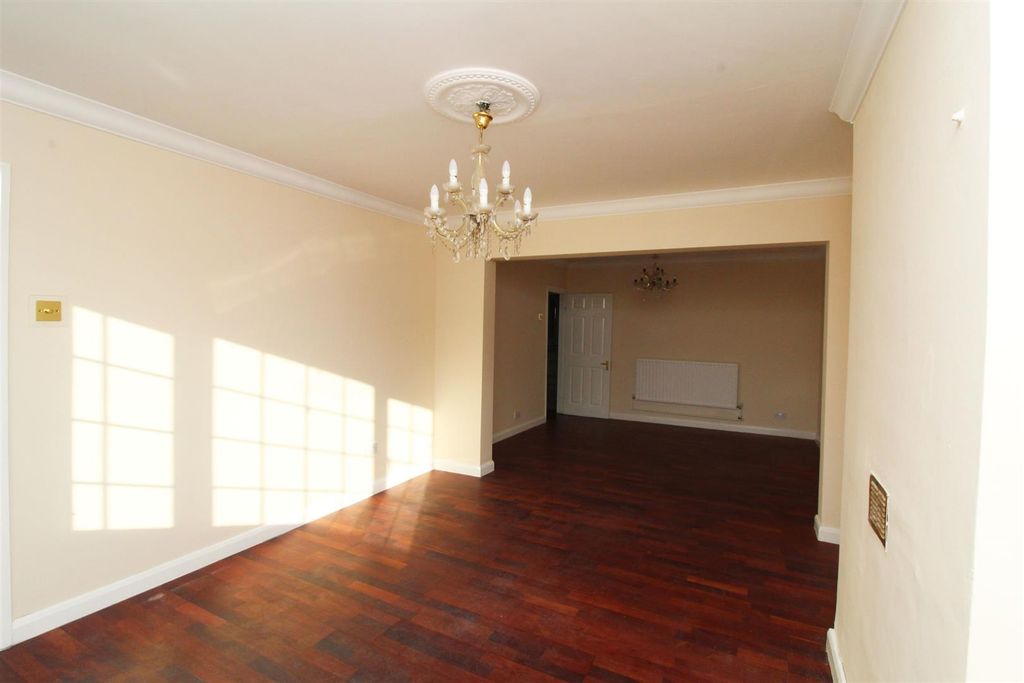 Property photo 3 of 26