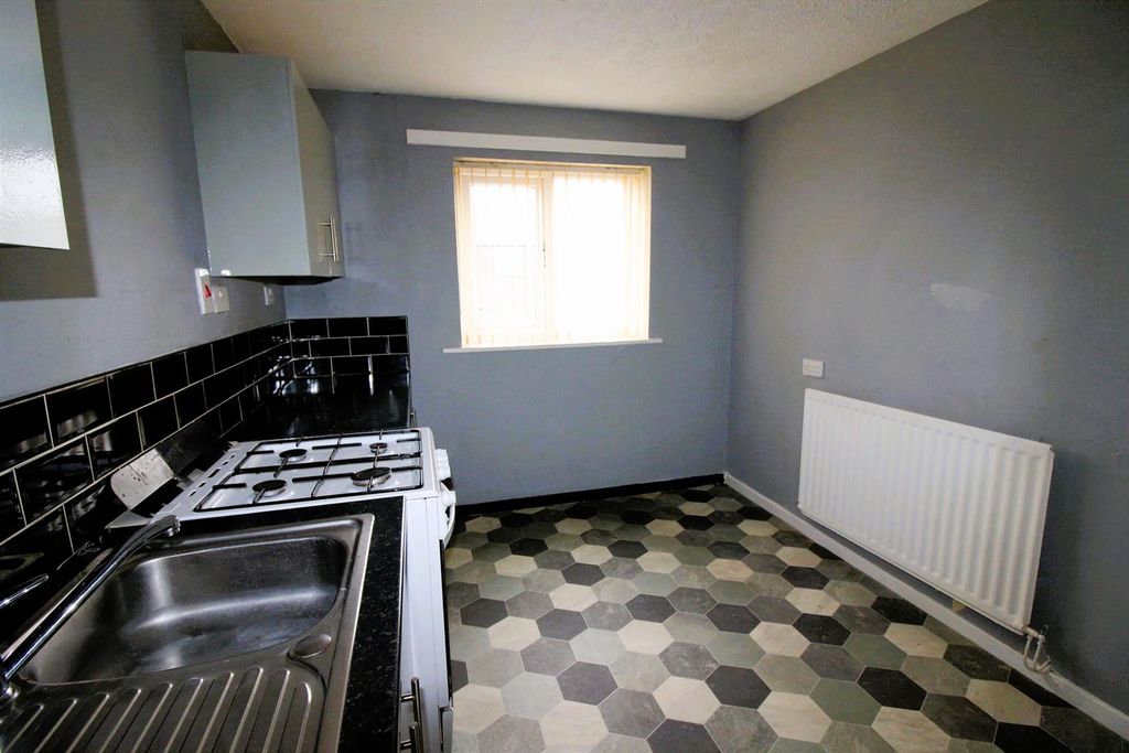 Property photo 3 of 6 Kitchen 2.Jpg