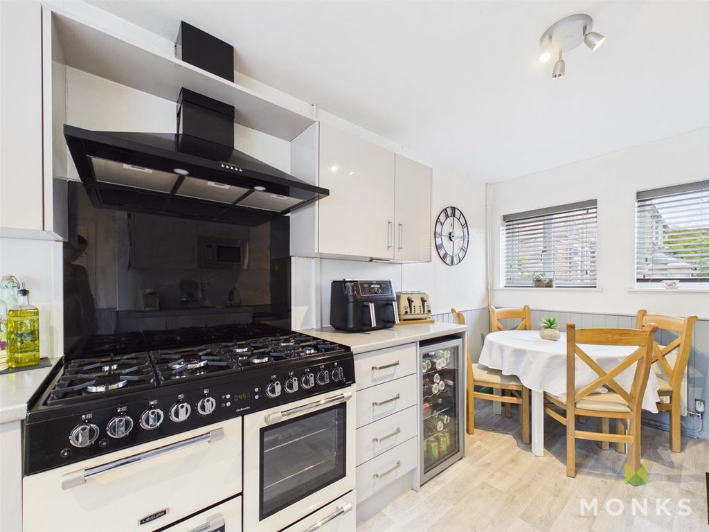 Property photo 3 of 17 Cam05160G0-Pr0102-Still004.Jpg