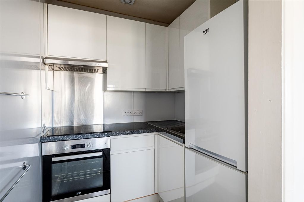 Property photo 3 of 6 Sinclair Road-8.Jpg