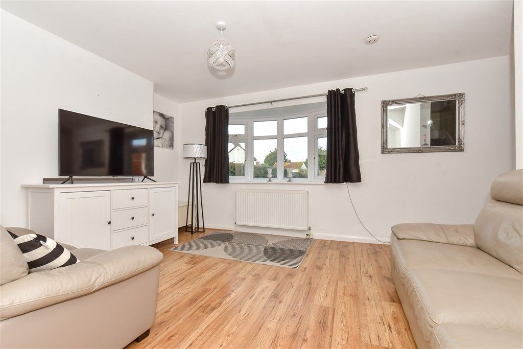 Property photo 2 of 12 Lounge