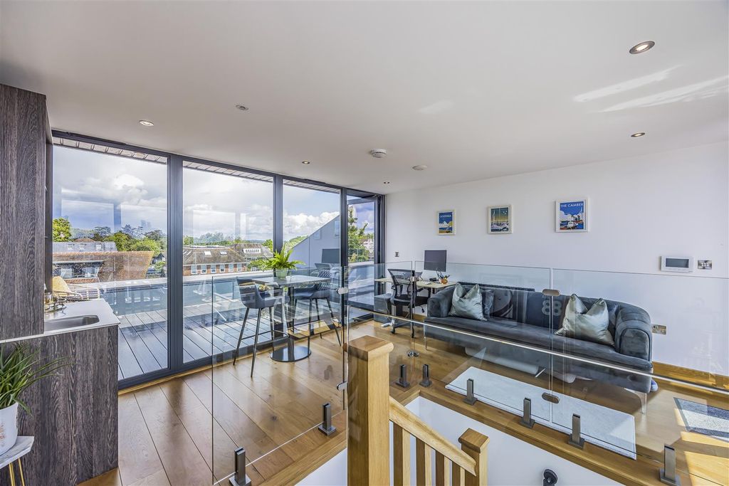 Property photo 2 of 34 15 Wykeham Place, Fareham-Porticomarketing-Soldby-