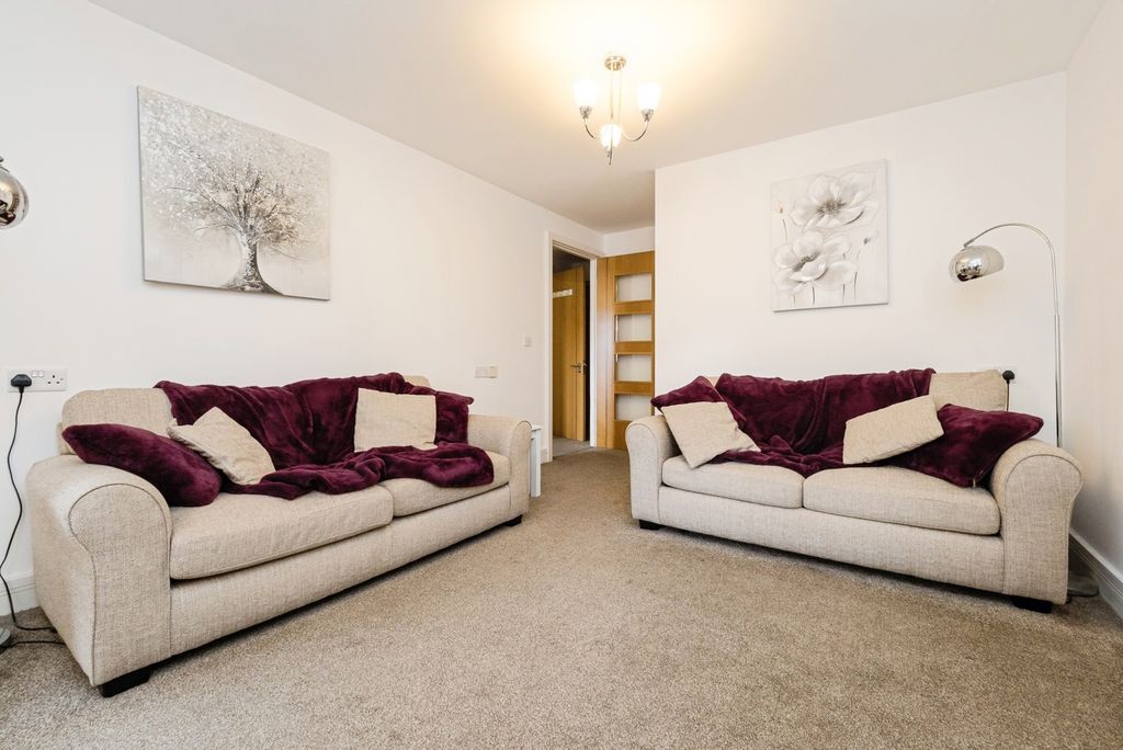 Additional image 4 of 1 bed flat for saleWhite Hart Lane, Romford RM7