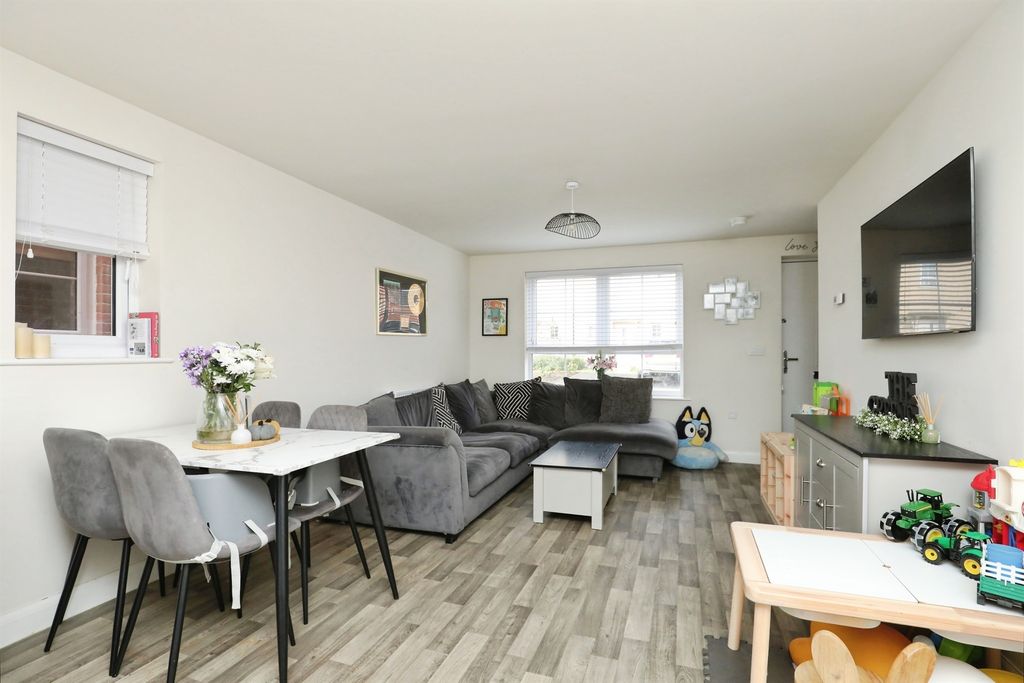 Property photo 3 of 17