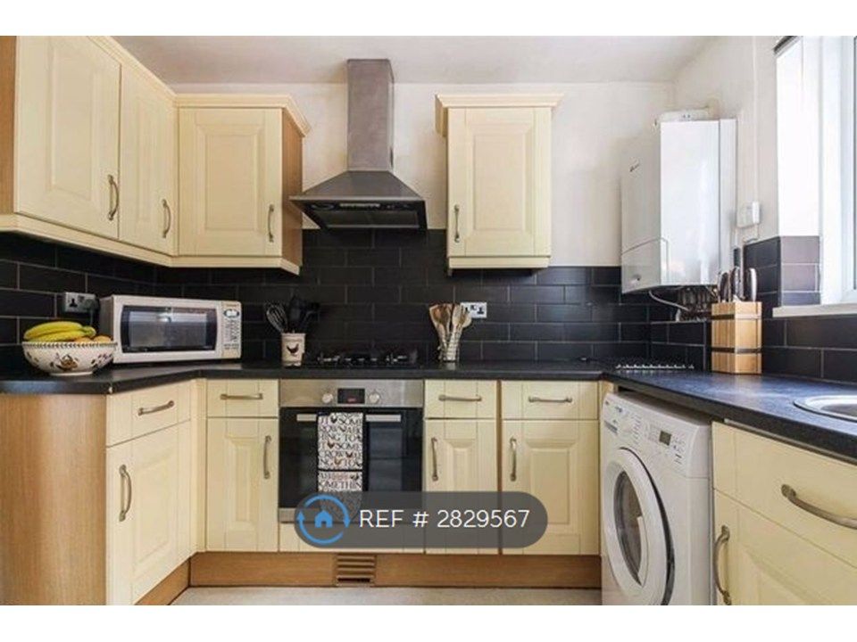 Property photo 3 of 14 Kitchen
