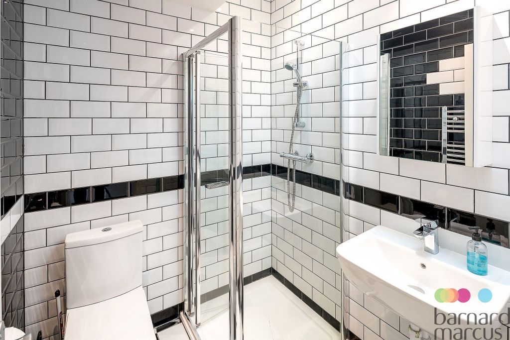 Property photo 2 of 7 Bathroom