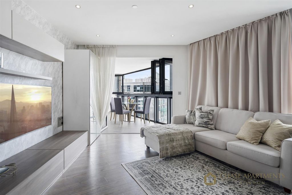 Property photo 3 of 12 Wiverton Tower E1 7At-10 (1).Jpg