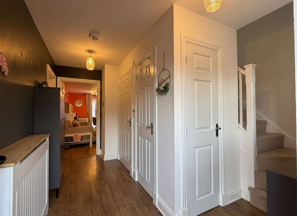 Property photo 2 of 25