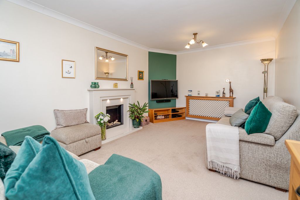 Property photo 2 of 37