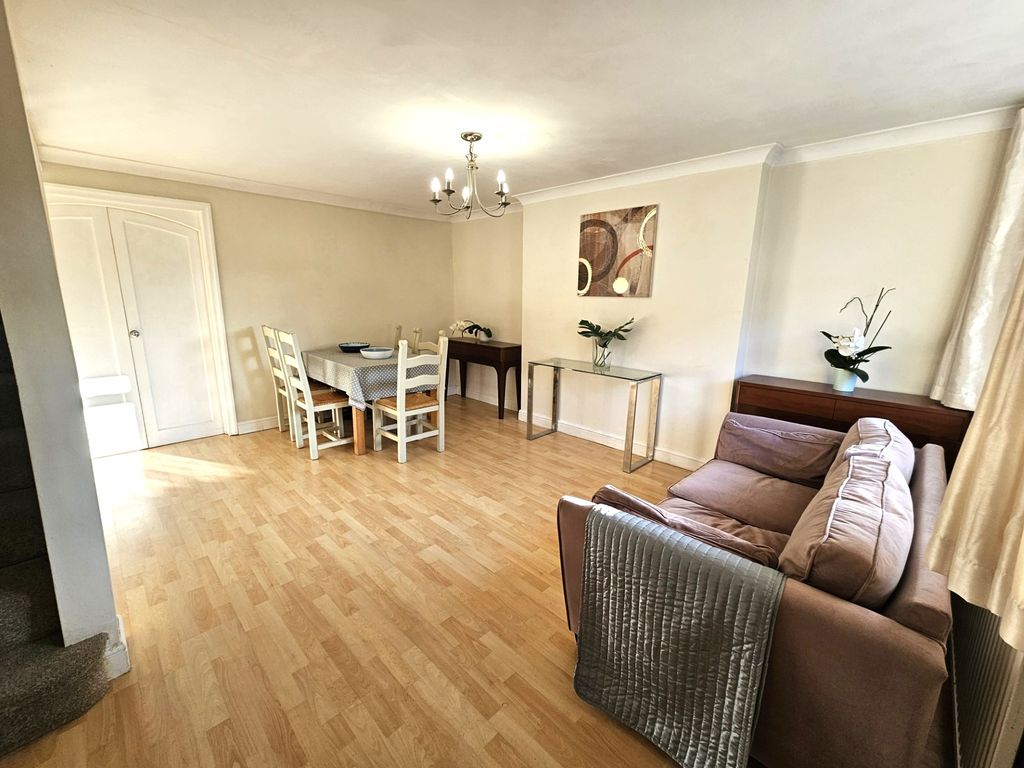 Property photo 2 of 13 Lounge