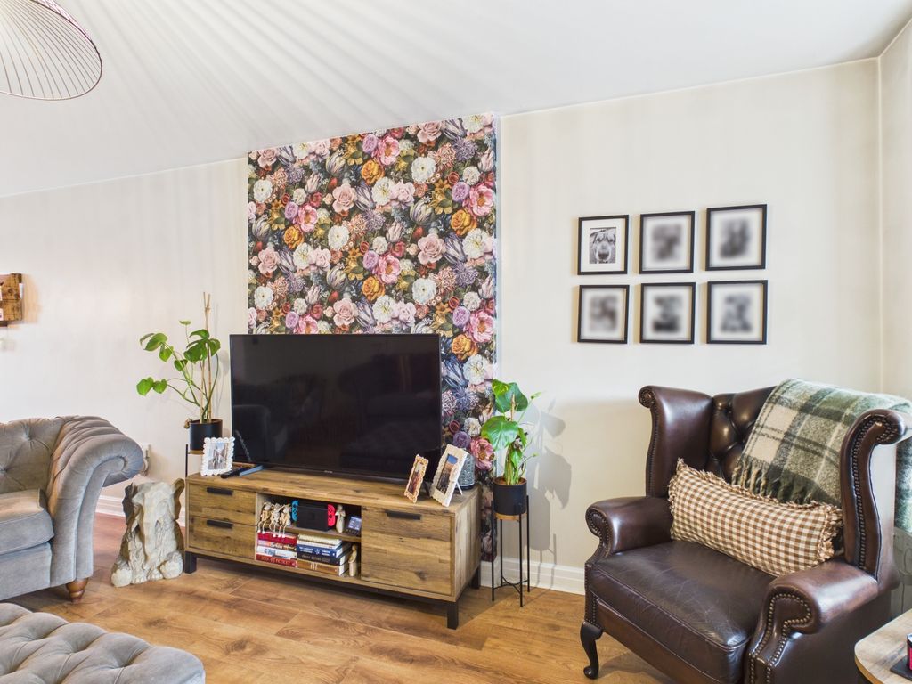 Property photo 3 of 22 Cam03729G0-Pr0244-Still002