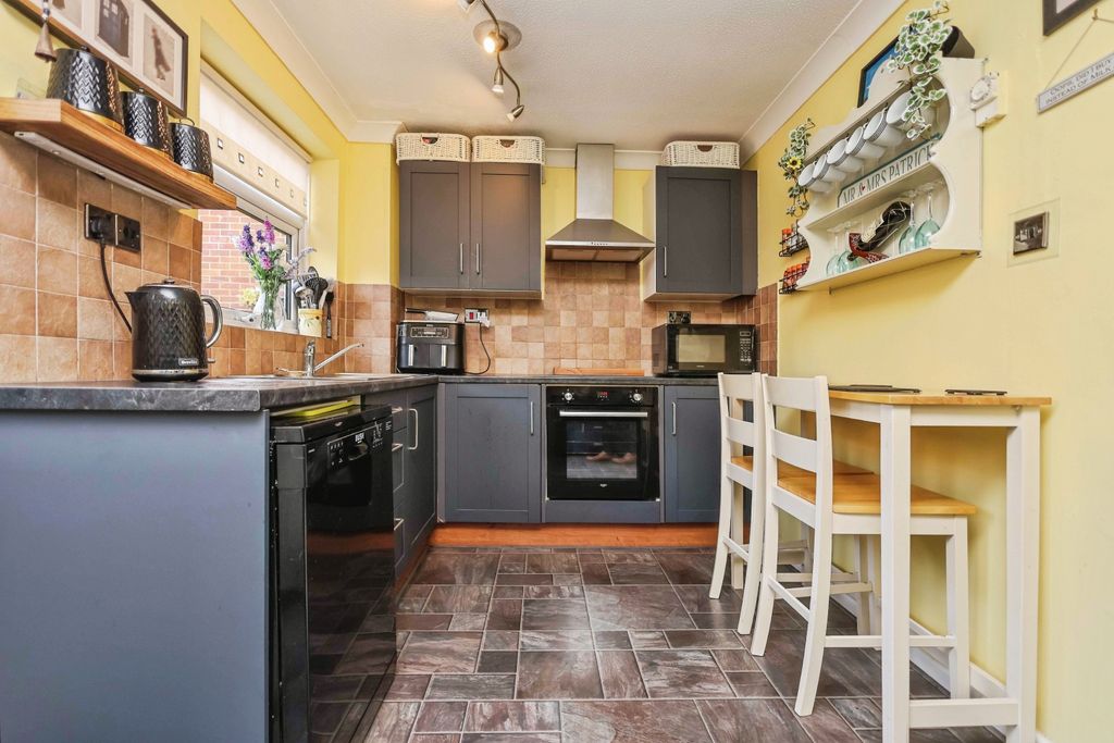 Property photo 3 of 15