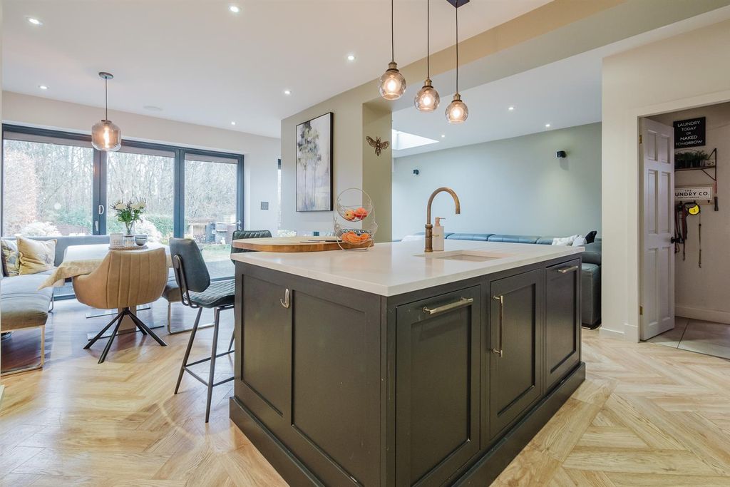 Property photo 3 of 40 Live In Dining Kitchen