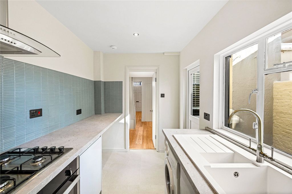 Property photo 2 of 17 Picture No. 15