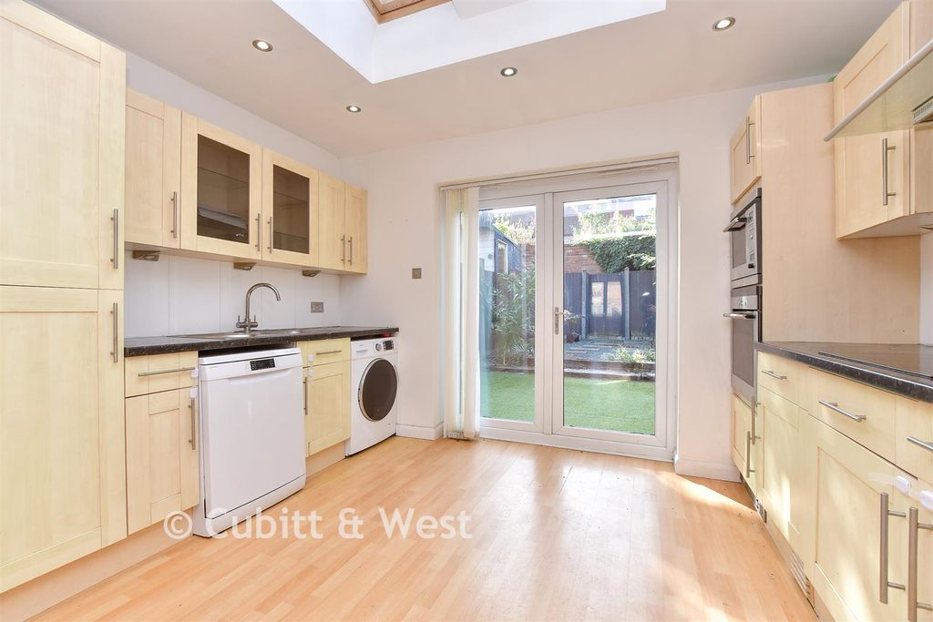 Property photo 2 of 17 Kitchen