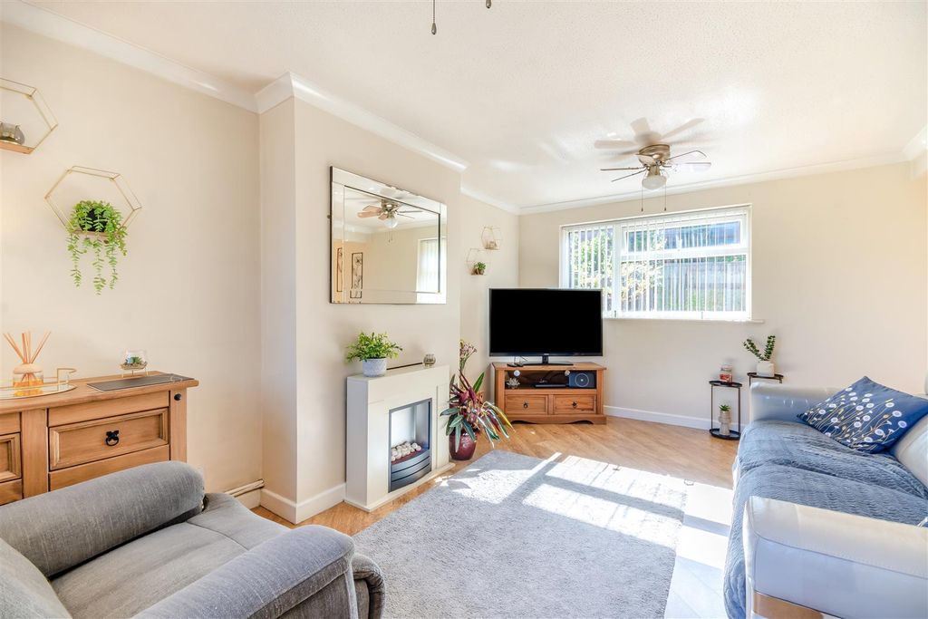 Property photo 2 of 26 8664420-Interior21.Jpg