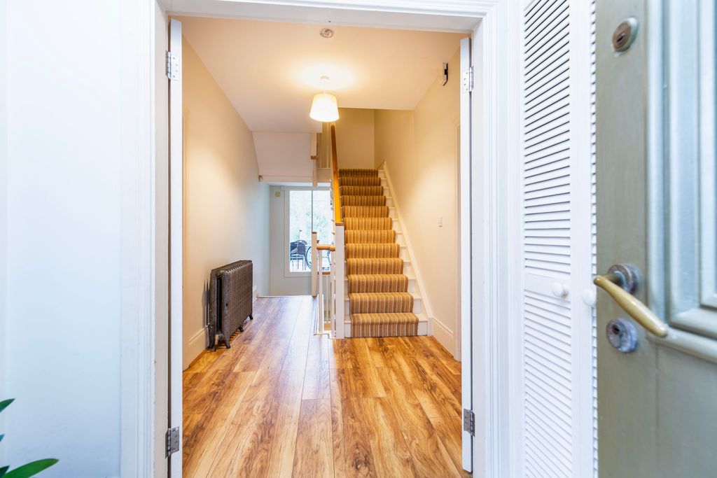 Property photo 2 of 61
