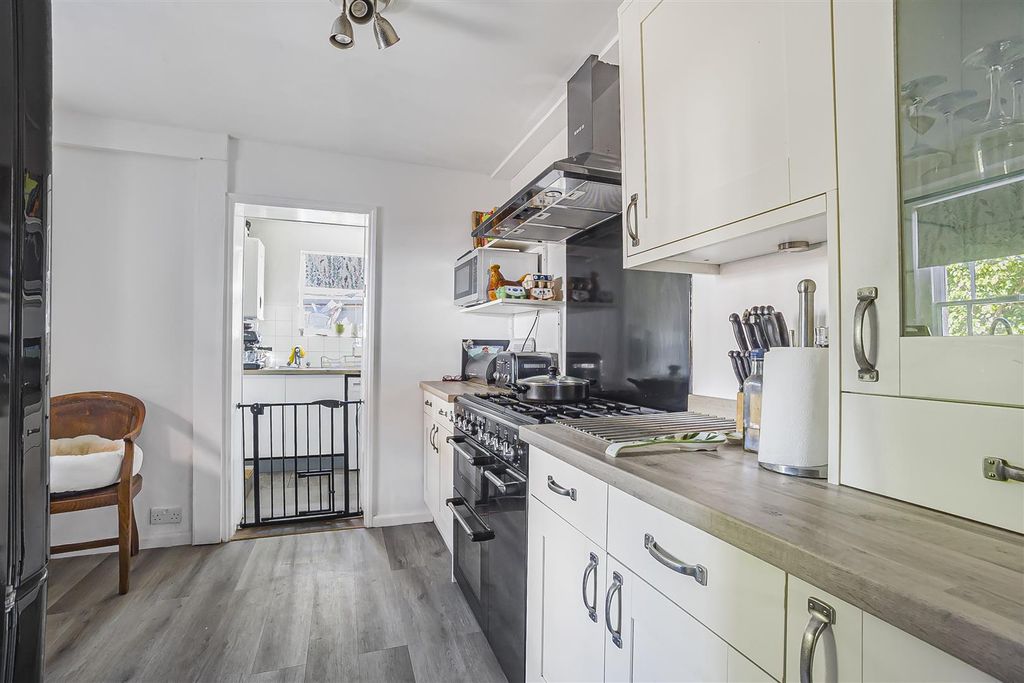 Property photo 2 of 17 Kitchen