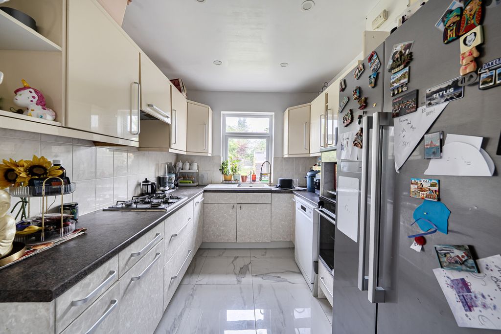 Property photo 3 of 17 1478742-16-6A32A6...