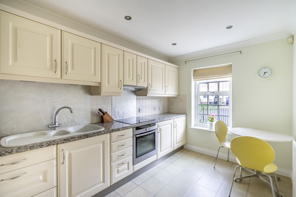 Property photo 3 of 19 Kitchen