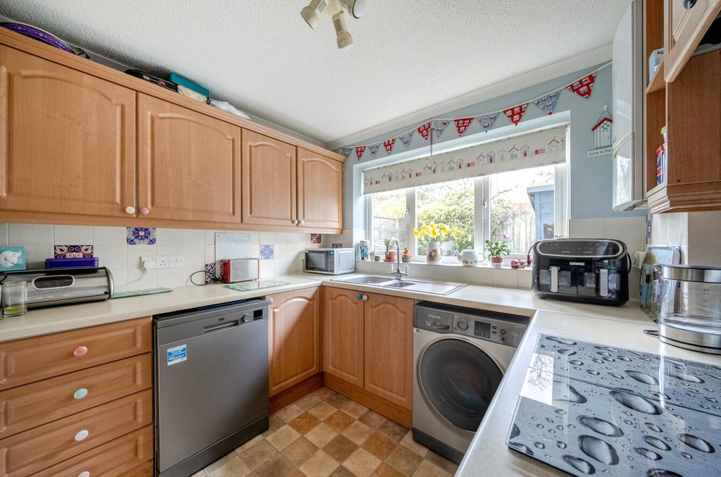 Property photo 3 of 15 Kitchen