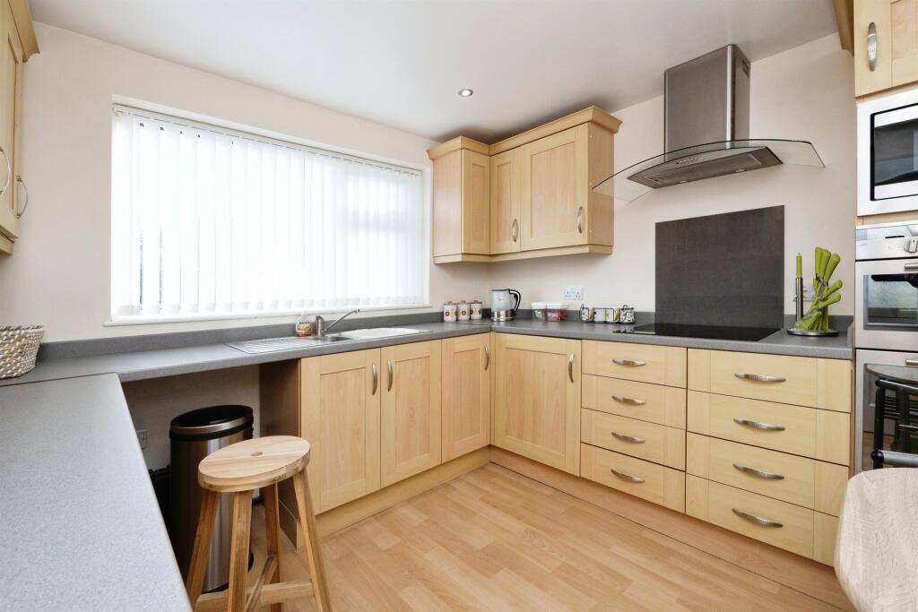 Property photo 3 of 15 Kitchen