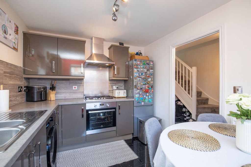 Property photo 2 of 26