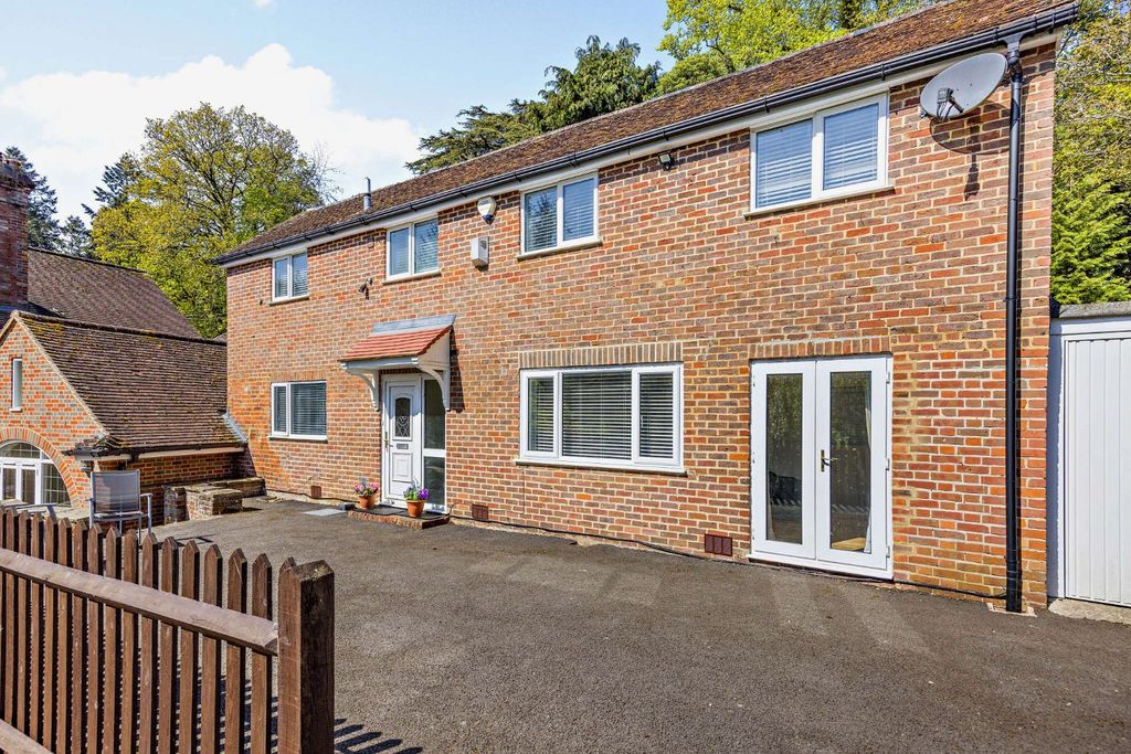 Additional image 17 of 6 bed detached house for saleBurys Bank Road, Greenham, Thatcham, Berkshire RG19