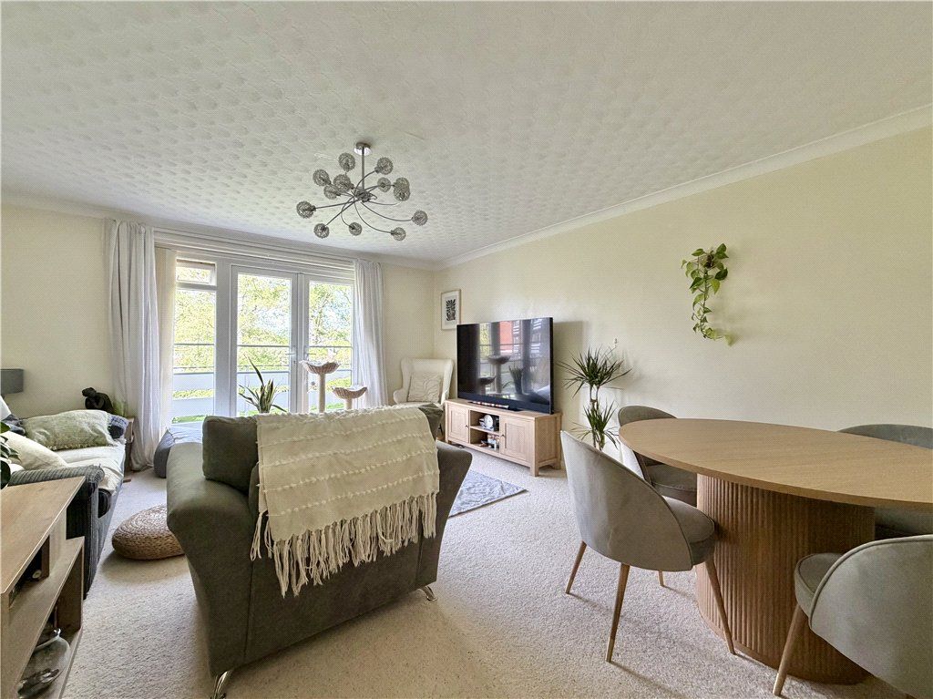 Property photo 2 of 9 Picture No. 12