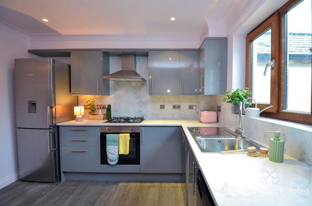 Property photo 3 of 22 Kitchen/Dining Room