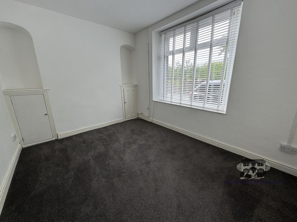 Property photo 2 of 13 Front Lounge