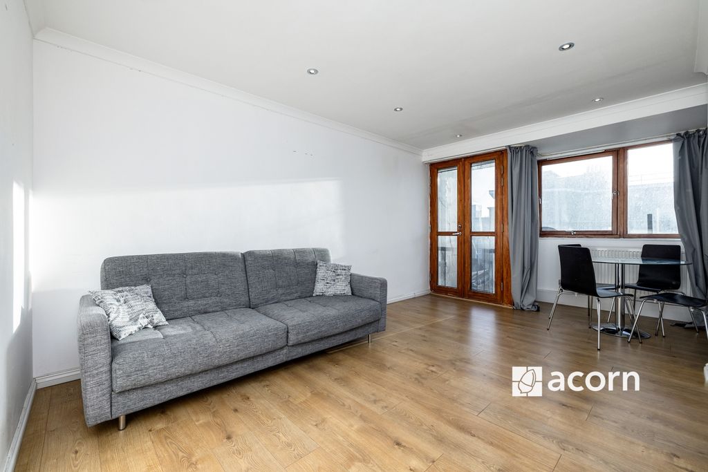 Property photo 2 of 12 Living Room (2)