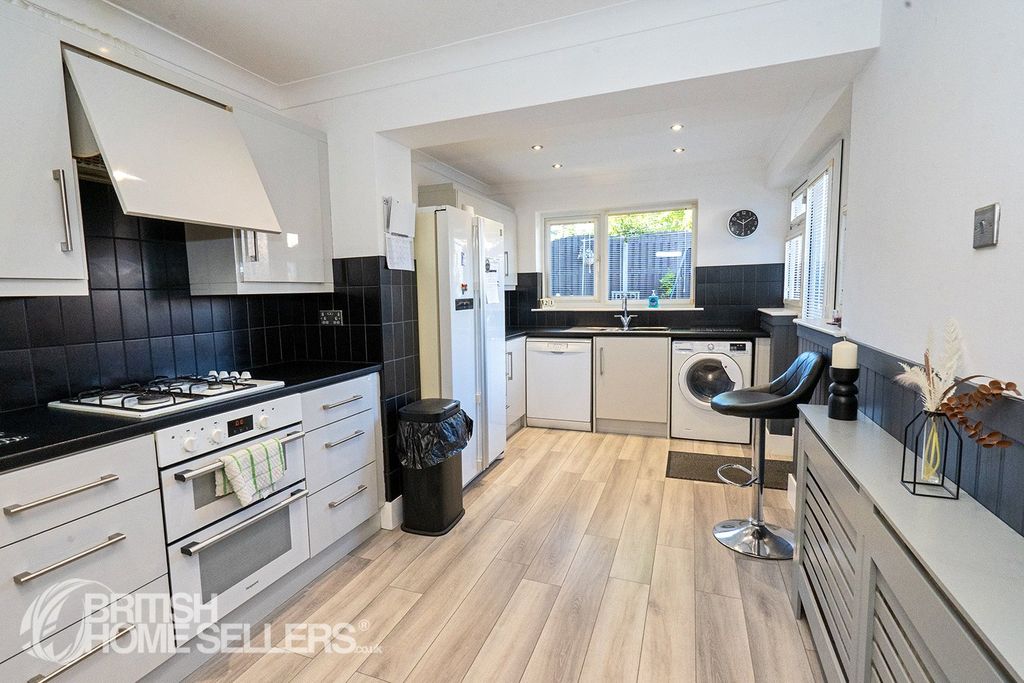 Property photo 2 of 27 Picture No. 05