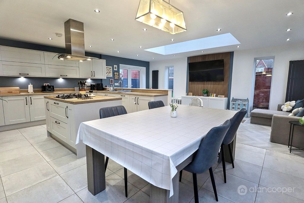 Property photo 2 of 39 4969632