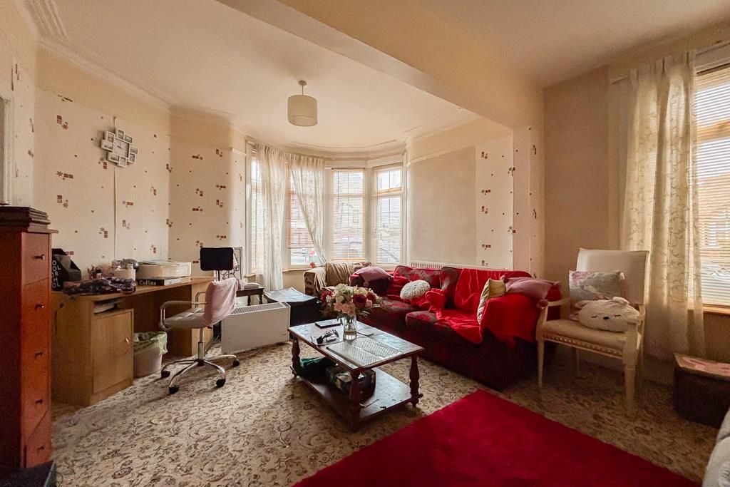 Property photo 3 of 12 Lounge