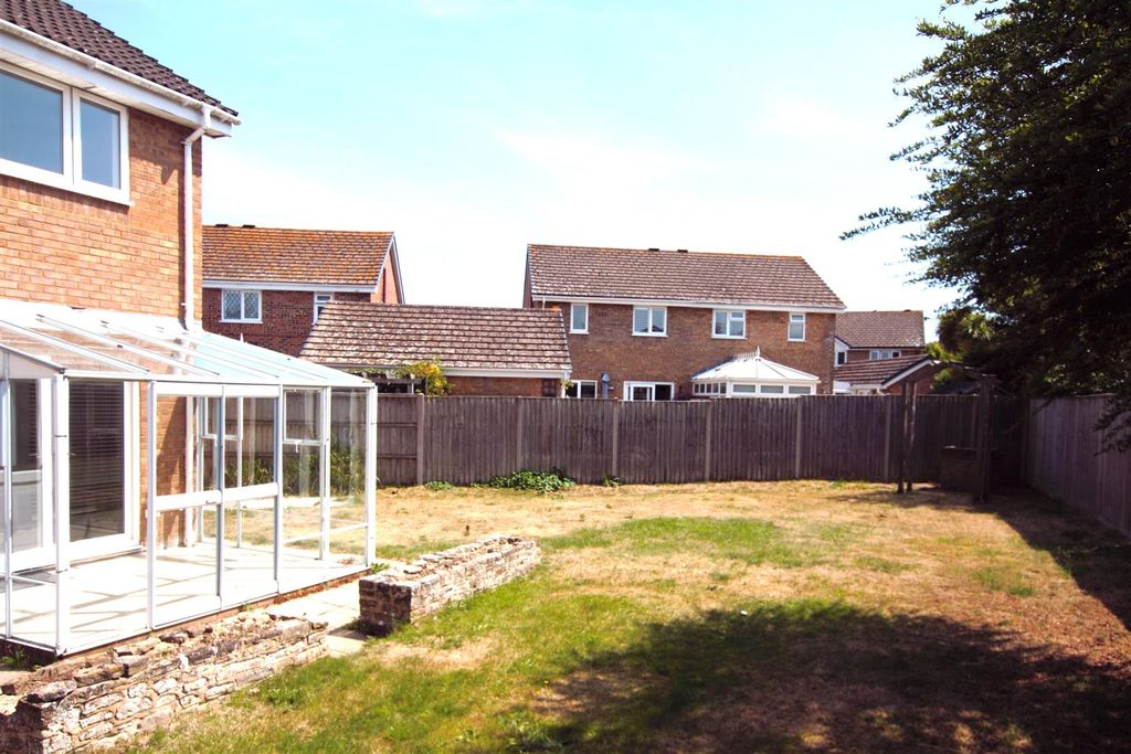 Property photo 3 of 16 Garden 2.Jpg